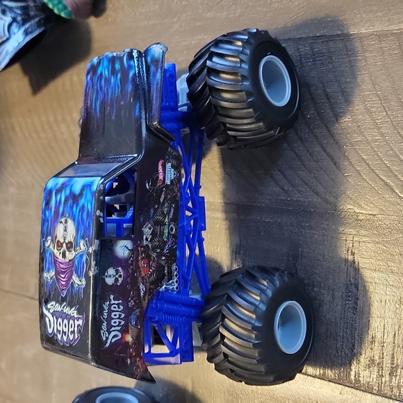 2 Master jam trucks - Picture 8 of 11